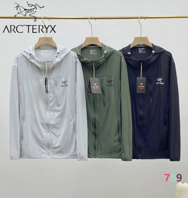始祖鸟 Arc‘Teryx*男女同款最新款液下两侧激光打孔透气连帽轻薄皮肤衣！单层防晒衣！实测紫外线值0.5，有效防晒！ 有认证防晒指数报告单，认证款防晒衣！弹