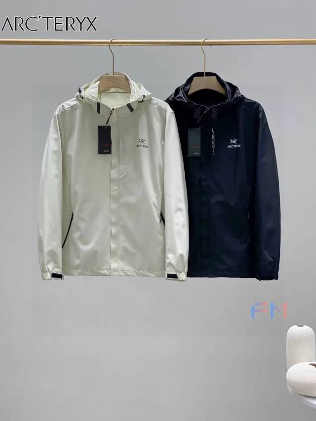新款Arc’Teryx始祖鸟男子Gore-Tex 防水透气冲锋衣 傲视全网，最新科技面料，口袋压胶防水技术内里网状型，今年始祖鸟最新款的设计，连帽设计 拉链可以