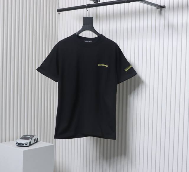 克罗心简易风字母短袖T恤 男女同款 -采用原版280G100%纯棉面料 柔软舒适 螺纹同缸定染零色差 独家品质区别通货 欢迎对比 -颜色： 黑色 -码数：Xs