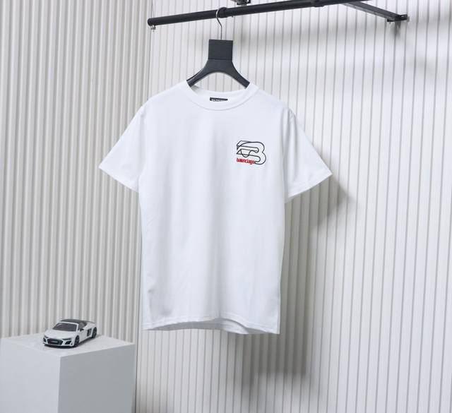 巴黎世家纯棉刺绣短袖T恤 男女同款 -采用原版280G100%纯棉面料 柔软舒适 螺纹同缸定染零色差 独家品质区别通货 欢迎对比 -颜色： -码数：Xs S M