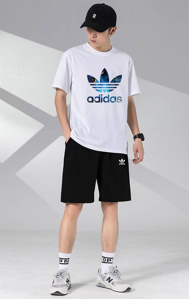 Adidas阿迪达斯三叶草休闲情侣款短袖短裤运动套装，男女均可轻松上身驾驭 ，面料柔软有弹性超级舒服 ！细节一步到位 ，腰部内里有抽绳可以随意调节！ 上身效果超