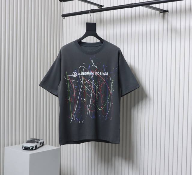 Maisonmargiela 马吉拉 线条泼墨涂鸦印花圆领短袖T恤 重磅精梳260G纯棉双纱面料 数码3D直喷 螺纹定织定染通肩拉条工艺增加衣物清洗寿命 触感舒
