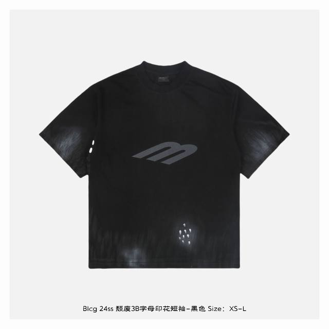 Blcg 24Ss 颓废3B字母印花短袖-黑色 采用特定重磅32S300G精棉平纹针织定染对色面料，定织十字拉架罗纹对板同缸染色确保无色差，遵循原版工艺，复古