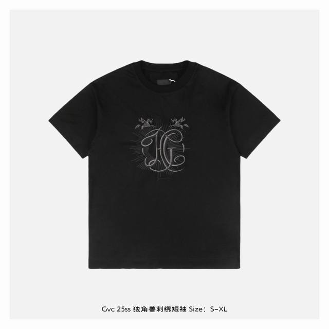 Givenchy 纪梵希 25Ss 独角兽刺绣短袖 -有独角兽的人，是不必迎合世俗的骑士 采用24S特纺紧密棉面料，230G重磅克重打造柔韧垂感，兼顾透气性与