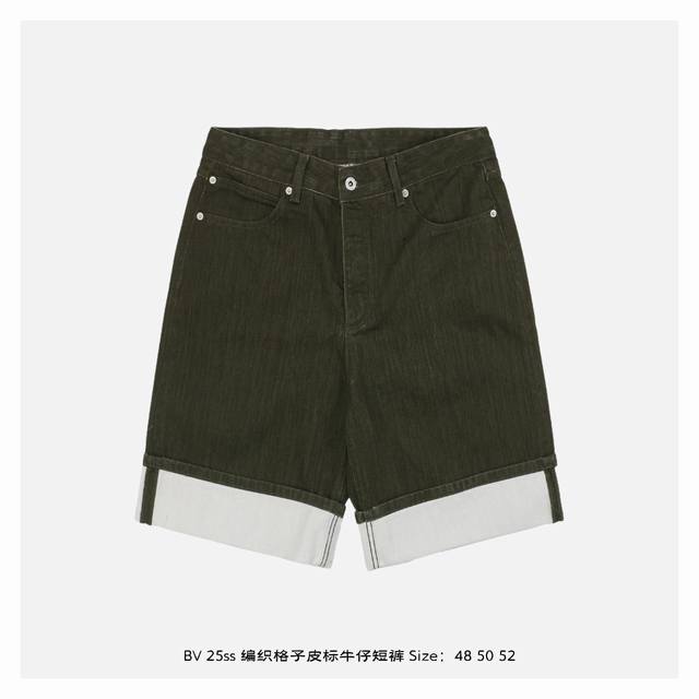 Bv 25Ss 编织格子皮标牛仔短裤 面料采用进口牛仔面料，北欧苔原橄榄绿，成本昂贵，五金辅料特殊开模定制，特殊裁剪，加工费极高，背后纸牌只是一次性的装饰作用