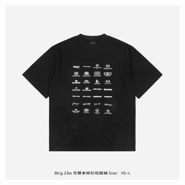 Balenciaga 巴黎世家 23Ss 巴黎多标印花短袖 面料采用330克平纹32支双股双纱紧密赛络纺进口“福原”牌大圆机织造而成，双面做蚀毛无尘处理，面部