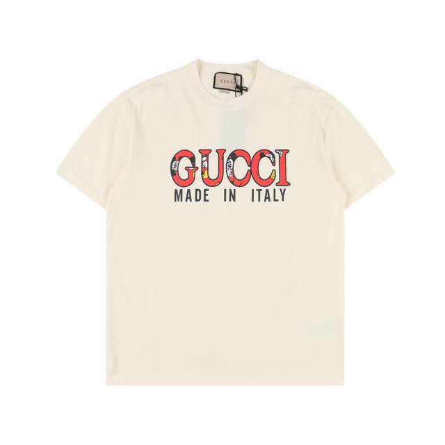 Gucci 古驰 龙年系列双G字母印花短袖T恤 . 采用立体双G图标，区别于普通的印花图标，定织纯棉卫衣面料，舒适透气不易变形。三标齐全，宽松版型， 男女同款