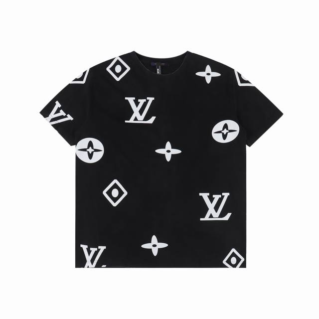 Louis Vuitton 路易威登 水洗满印圆领短袖T恤 标志性的品牌标识元素,以绚丽黑白渲染点缀夏季的青春穿着.又一款大刷存在感的精品T,再次重回大家视野.
