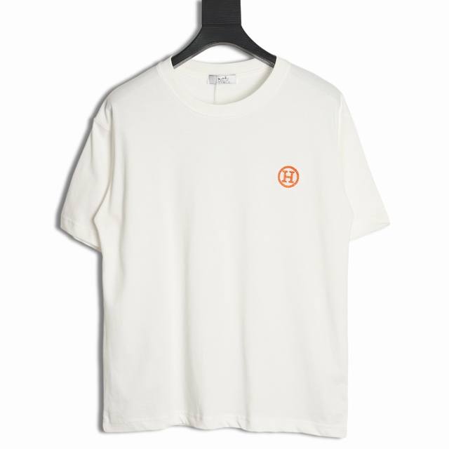 Hermes 爱马仕 24Ss 小标刺绣短袖T恤 面料采用定制240G 26支特滑双股精棉平纹高密无尘全棉布料。前幅高密度加厚，走线平整，代工品质，全套定制辅料