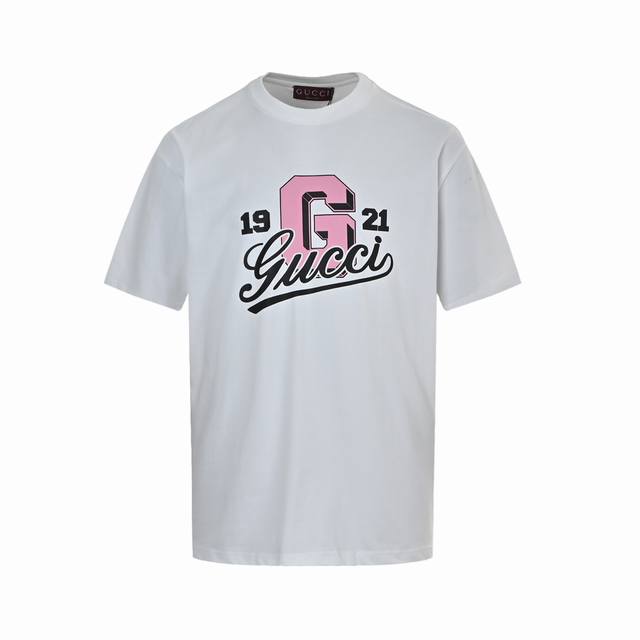 Gucci 古驰 25Ss 图案字母Logo印花短袖 在时尚界，字母图案一直以其简约而不失个性的风格深受男女消费者的喜爱。今天，我们为大家带来一款独特的字母图