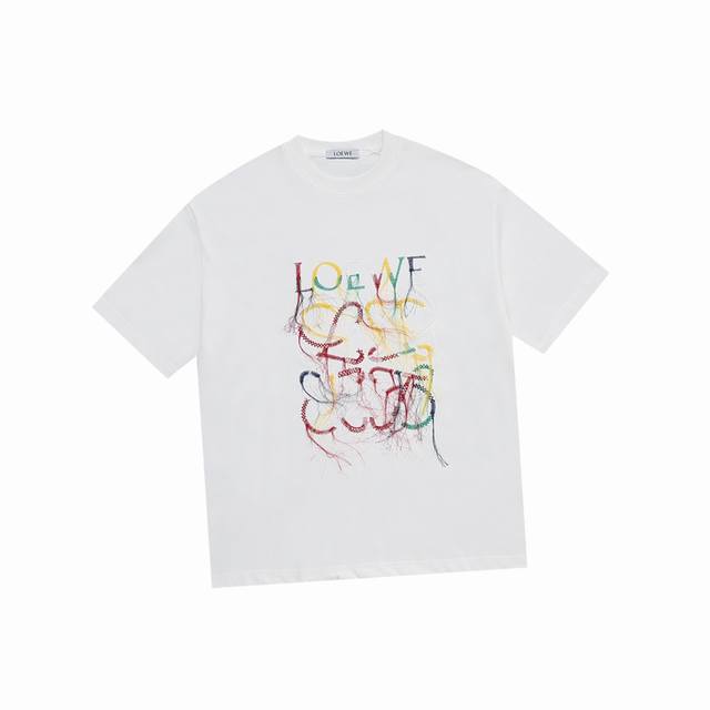 罗意威 Loewe 夏季新款，流苏字母刺绣圆领短袖T恤，采用重磅260G双纱精梳棉材质 上身立体感强 采用万针刺绣流苏系列工艺 男女同款 Color：白色 Si