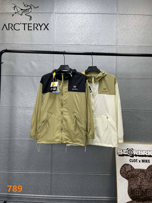 始祖鸟，防晒服，行走的“防晒伞”夏季刚需皮肤衣上线Arc‘Teryx始祖鸟轻薄款，舒适透气降温防晒衣 Upf70+一款能降温的全方位防晒皮肤衣来啦！ 帽檐看脱卸