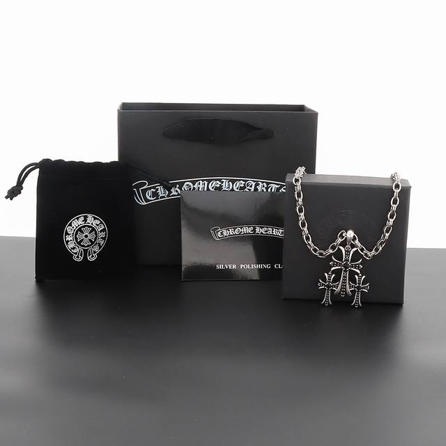 Chrome Hearts 克罗心三十字架吊坠项链 黑色 专柜品质 Come Hearts十字架项链 三十字架吊坠，凹凸造型不同的花纹设计风格，呈现出与众不同，