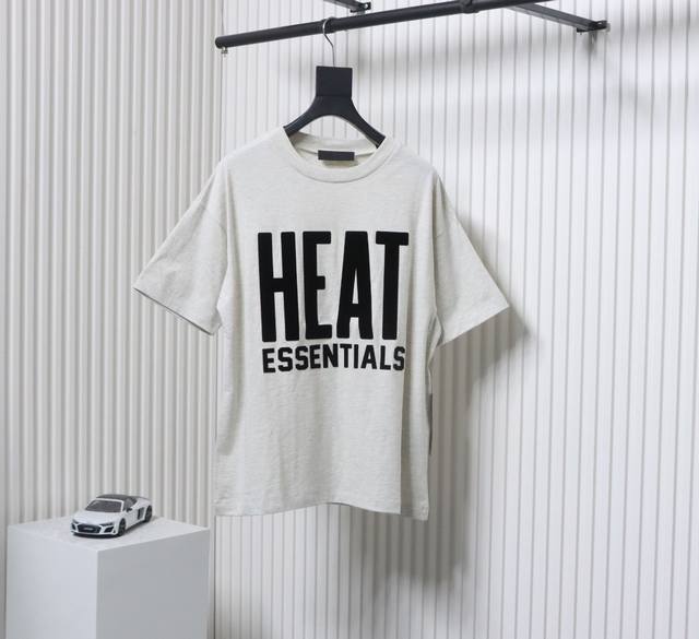 Essentials × Nba 联名硅胶字母短袖T恤-Heat热火 全新联名以 无声的张力 重塑运动时装边界，复刻90年代球队经典廓形，却以摩登剪裁语言唤醒未
