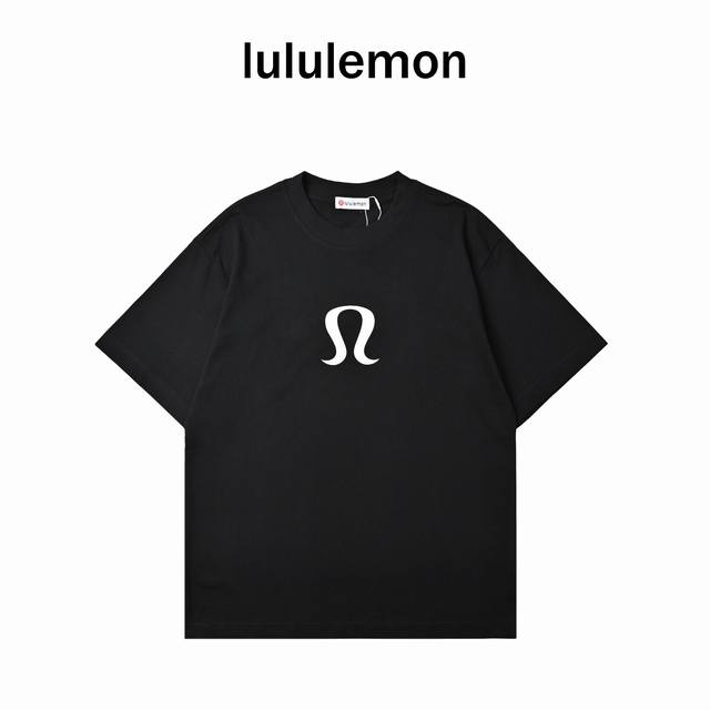 Lululemo* 25Ss 植绒新款短袖T恤 今年面料全新升级 采用高克重布料 洗完水280克 不缩水不变形 上身阔挺效果极佳 且舒适柔软质感十足 廊型版型穿