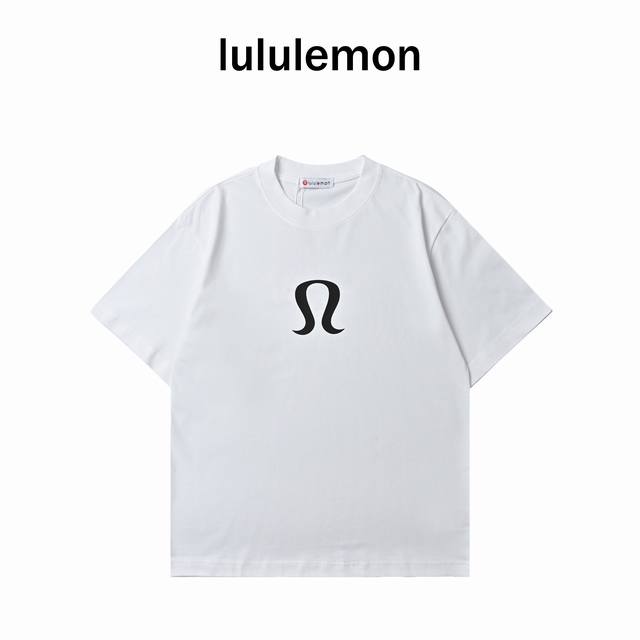 Lululemo* 25Ss 植绒新款短袖T恤 今年面料全新升级 采用高克重布料 洗完水280克 不缩水不变形 上身阔挺效果极佳 且舒适柔软质感十足 廊型版型穿