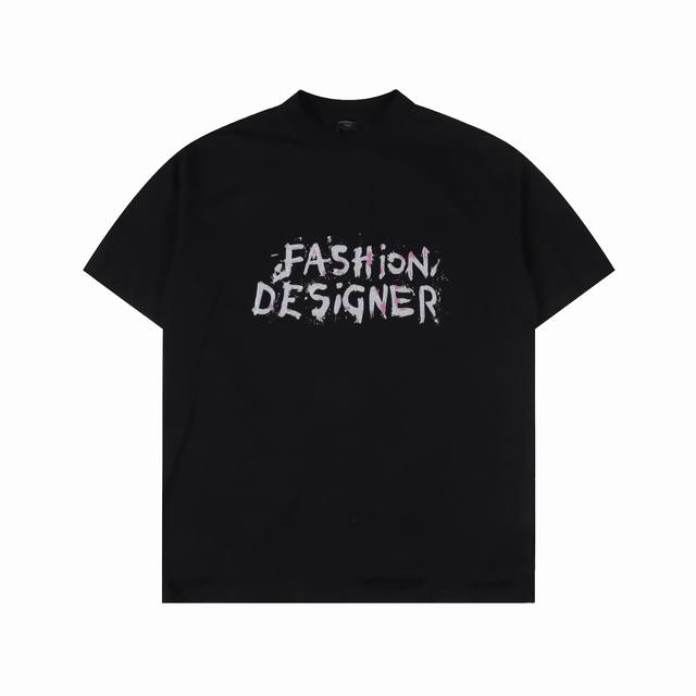 Balenciga 巴黎世家 闪粉英文图案短袖T恤 采用多层印花工艺 凹凸字母 细节无法挑剔，极具档次感与奢华辨识度！三标齐全 版型属于休闲宽松小落肩的版型裁剪