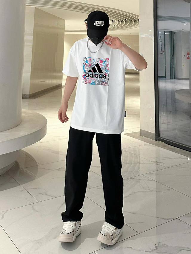 上新！元素碰撞，超级吸睛！Adidas 阿迪达斯三叶草夏日缤纷水果情侣款圆领短袖T恤，全部采用上等原料，质感好颜色鲜明！ 这种款式上身回头率超高！基础款的圆领T