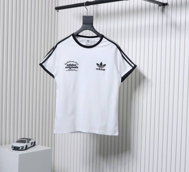 Adidas 三叶草圆领刺绣短袖T恤 面料采用300克重磅洗水纯棉 特定重磅21S精棉平纹针织面料 搭配32S+70D拉架螺纹 95%精棉*5%氨纶双纱罗纹 精