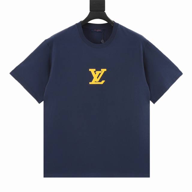 Louis Vuitton路易威登 胸前印花短袖 Lv新款T上货！高品质 精梳棉洗水处理 不变形不缩水 260G高克重 手感好 此款T以Lv前后植绒印花设计 ，