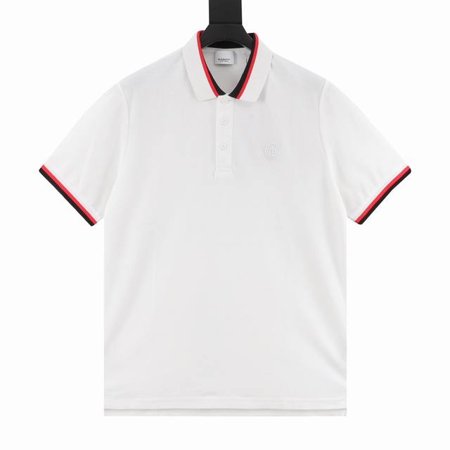 Burberry 巴宝莉 经典黑红条纹Polo短袖 选用棉质珠地网眼布打造，衣领为双系统提花定织扁机制成，有弹性，不变形。衣服全部原生布捆边。前胸双层面筒，无明