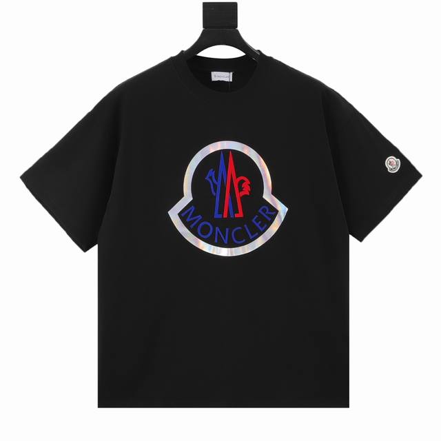Moncler 蒙口 25Ss 植绒Logo镭射印花短袖 采用60支双纱精梳纯棉爽滑手感，纯棉不起球不起毛，面料厚度260克重，单件重量280克左右！质量保证、