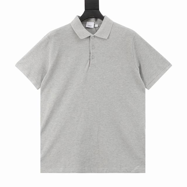 Burberry巴宝莉Bbr 经典Bt格子Polo衫 定制220G长绒棉面料，选用棉质珠地网眼布打造，绣有专属标识图案。开襟点缀品牌 Vintage 复古格纹。