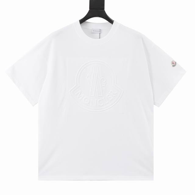 Moncler 蒙口 25Ss 浮雕压花Logo短袖 采用60支双纱精梳纯棉爽滑手感，纯棉不起球不起毛，面料厚度260克重，单件重量280克左右！质量保证、原厂