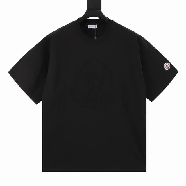 Moncler 蒙口 25Ss 浮雕压花Logo短袖 采用60支双纱精梳纯棉爽滑手感，纯棉不起球不起毛，面料厚度260克重，单件重量280克左右！质量保证、原厂