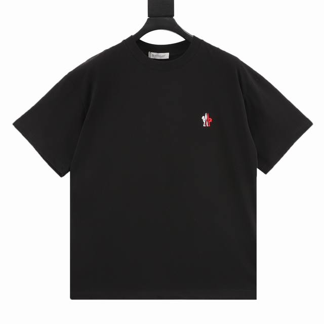Moncler 蒙口 25Ss 小标刺绣及后背立体Logo压胶短袖T恤 面料采用高克重280G重精梳棉，定制1:1螺纹，面料舒适亲肤无异感， 制定染面料，纺织密