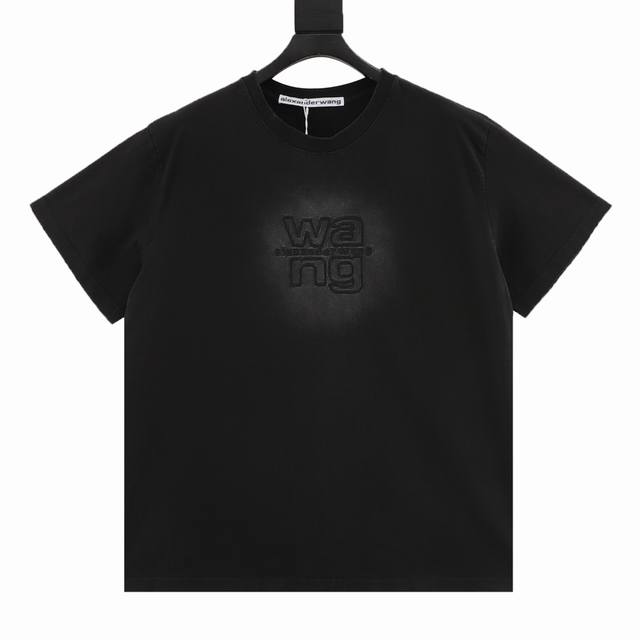Alexander Wang亚历山大王 水洗压花字母Logo短袖T恤 最好看的水洗元素，水洗工艺极其复杂，水洗师傅把做好的成衣进行褪色，第二次在进行石头翻炒，报