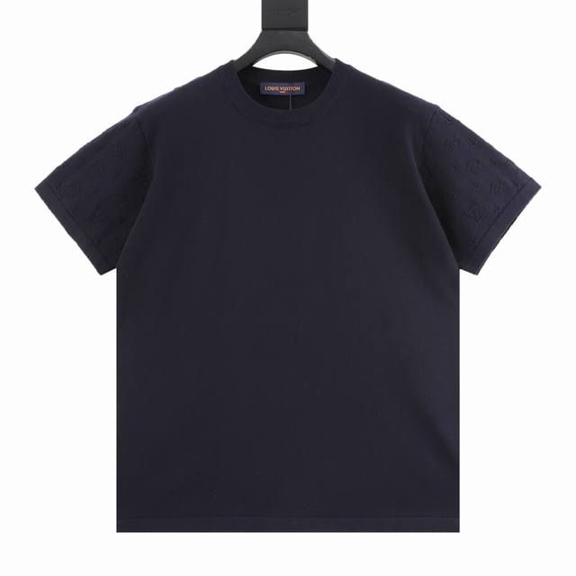 Louis Vuitton 路易威登 25Fw 新款 提花袖毛织短袖 毛料选用100%全精梳棉纱纱线，从工艺上来说，精梳棉在制作的过程中会清理出多余的杂质，让织