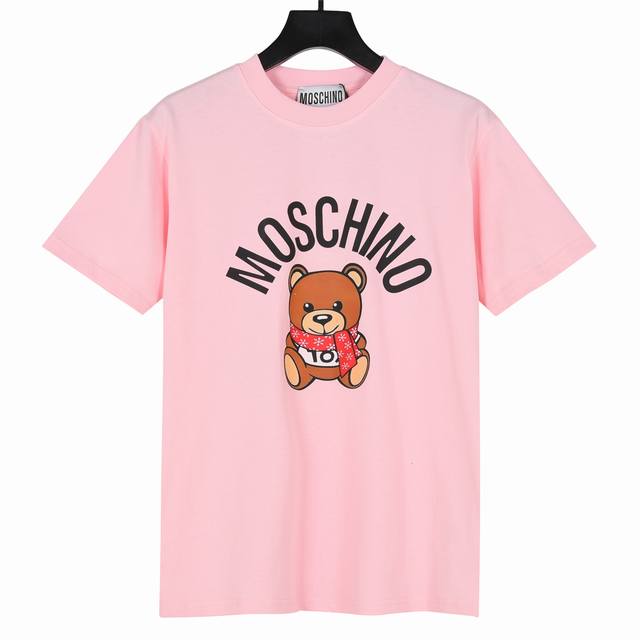 Moschino莫斯奇诺2025春夏新品小熊印花短袖T恤 面料采用300克重精梳棉，定制32支1*1螺纹，成衣两遍水洗处理，面料舒适亲肤无异感，定制定染面料，纺