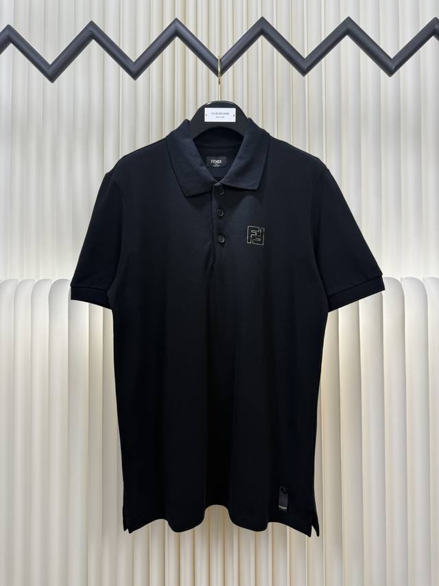 芬迪Fendi 金色标识Polo衫 正品开版-实体柜台-顶奢品质 秒杀市面一切版 定制璀璨粒界珠地织锦，正面饰有金色亮Fendi Roma字样点缀，以金色字样诠