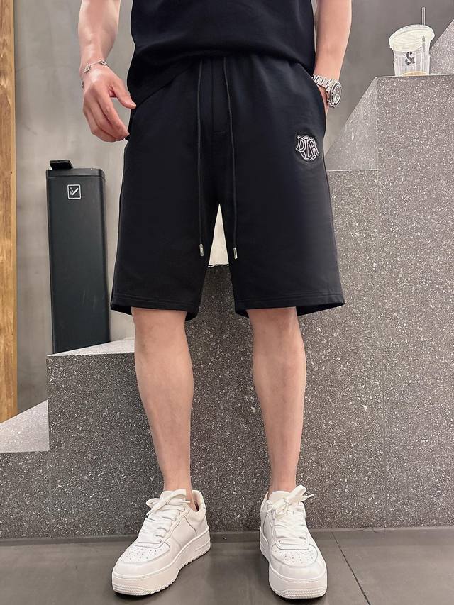 迪奥 Dior 25Ss春夏季新品男士休闲短裤 专柜同步有售 高端简洁时尚大方休闲裤 ，进口原版面料，上身舒适透气，顶级工艺图案，腰围工艺围接，档次极高，版型超