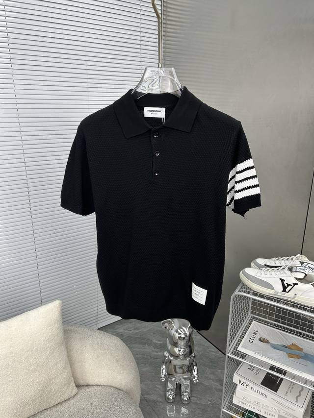 Tb汤姆布朗 Thom Browne 汤姆布朗 四杠针织Polo衫 升级，灵感源自八十年代复古 原版面料 官方同款 Polo衫 定制 网纱毛衣针织面料 手感非常