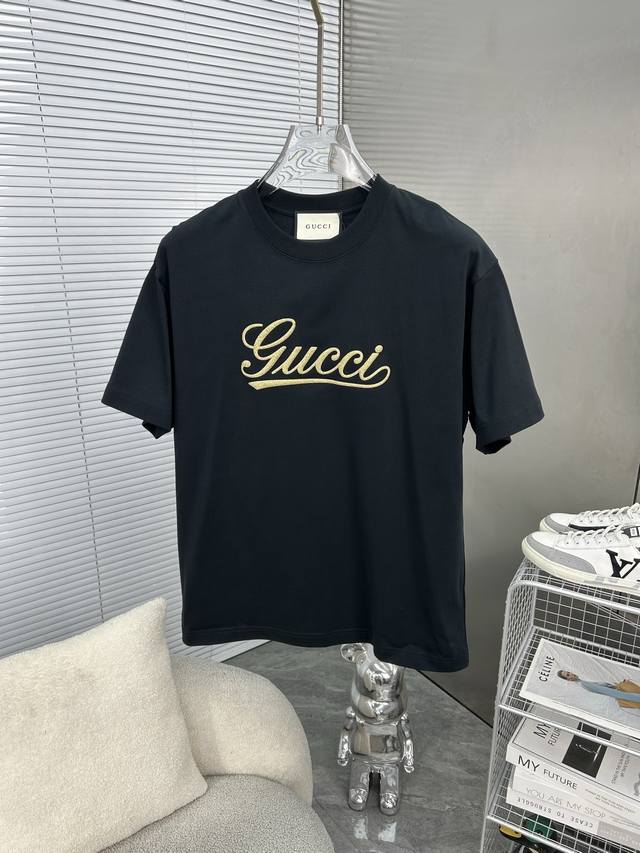Gucci古奇 2025Ss春夏高品质情侣短袖T恤，高克重260G纯棉T恤，工艺品级别，重工工艺，工艺精湛，车线做工符合精品要求，超级好搭配，品质及剪裁设计都堪