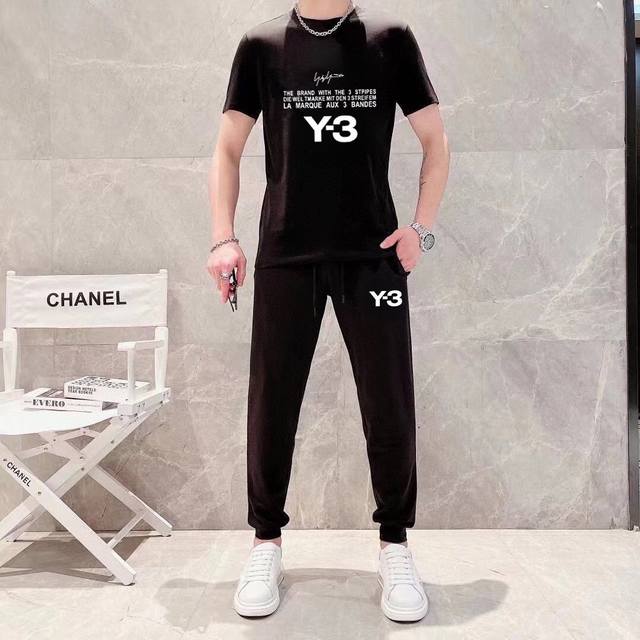 直 Y-3 胖子福音 2025官网同款.世界知名奢侈品牌.夏季男士 双丝光 高品质货套装 采用进口原单面料 ，当季时尚潮流款，百搭爆款。简洁大方，精密的车工，让