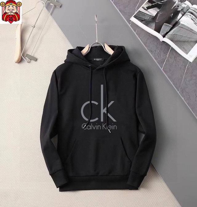 直 品牌 Ck 胖子福音 2025Ss春款最新款长袖带帽卫衣，官网同步发售 清爽透气 采用顶极天丝罗马 舒适柔软 3D立体清晰 时尚感超好 送礼自留佳品 码数：