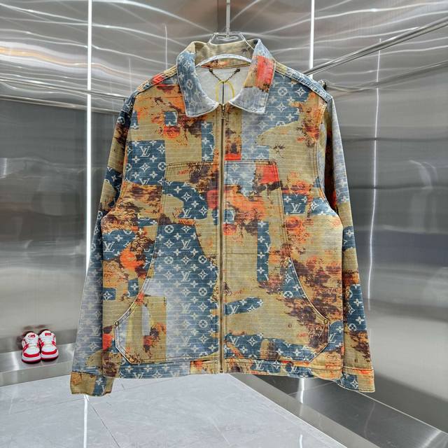 Lv 路易威登 Monogram玫瑰花卉满印老花不规则拼接破坏效果牛仔夹克外套套装 顶尖限量单品 贸易公司渠道稀出，秋冬新款满幅经典老花标识蓝色绗缝牛仔夹克外套