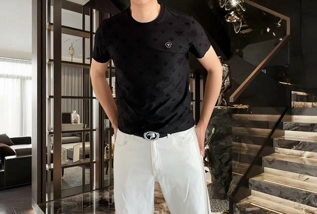 V*Rsace 范思哲2025春夏新款原单男士圆领短袖T恤 高端定制 时尚百搭 柜台同步售卖 全景提花工艺胸前印胶Logo设计 客供定制进口天丝棉混纺面料，穿着