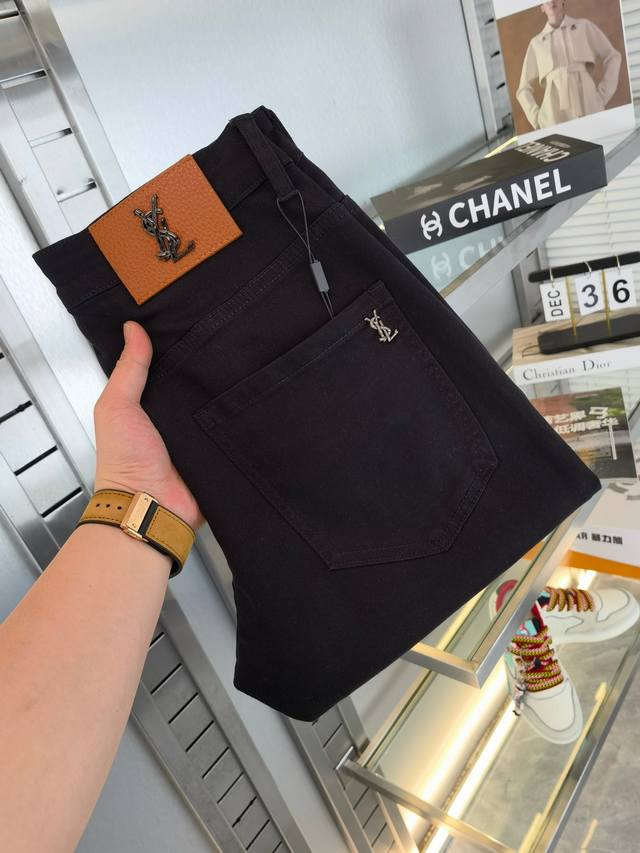 Ysl 圣罗兰 2025Ss春夏时尚新品 高端奢华定制直筒牛仔裤，客供水洗弹力面料 精仿棉纱混纺 面料舒适柔软 经典小五金配饰 品质卓然 极度奢华 上身有型 不