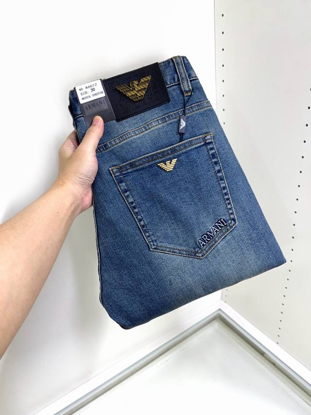 Armani 阿玛尼 爆款来袭 新款新品 专柜有售 实体店已极品牛仔裤专柜原版1:1好货，适合各个年龄段。市场最高版本的欧洲进口面料。舒适柔软亲肤，上身效果超级