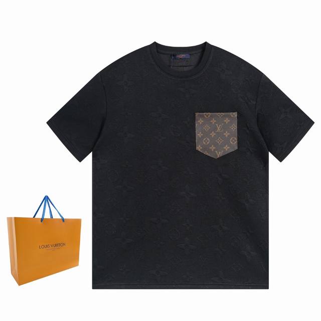 Louis Vuitton 路易威登 24Ss Lv大师亲手设计潮牌新品浮雕压花老花Logo圆领短袖 260G纯棉面料手感非常舒服 春夏最新砖柜同步 Os落肩版