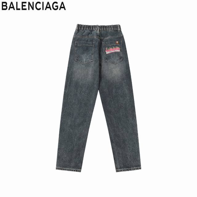 958# 尺码28-32 Balenciaga巴黎世家 2025早春新品顶级男士时尚牛仔裤 ！品相到位做工精细程度堪称一流，所向披靡挑战业界新高度 经典水洗色泽