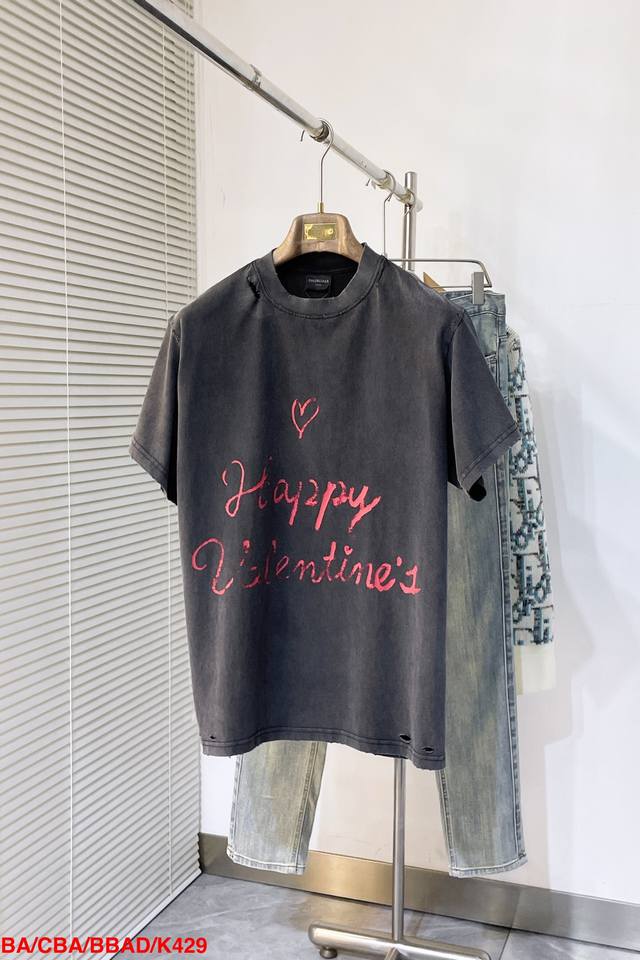 K429 Babalenciaga 2025Ss早春新款 Lipstick Valentines深度褪色水洗黑色复古平纹针织廓形T恤，复古平纹针织面料，正面和背