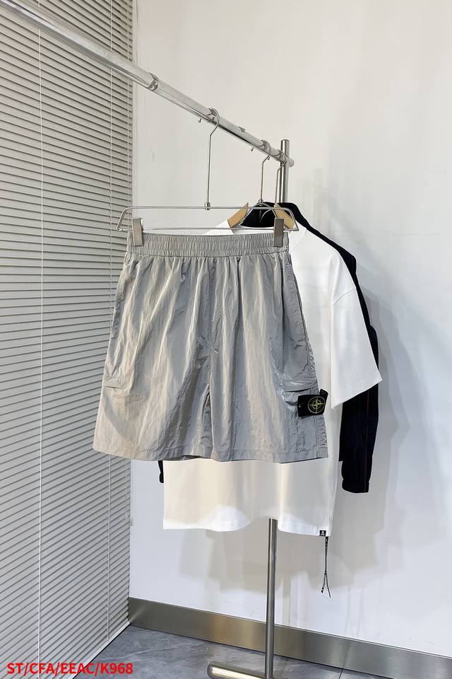 K968 Ststone Island顶级版本 登岛行动！欢迎品鉴。 石头岛Stone Island立体工装短裤 面料选用客供双径斜面料，透气亲肤，袋布全棉汗布