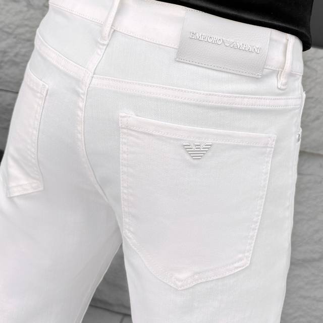 Armani阿玛‘’2025Ss春夏新款男士牛仔裤 精选进口丹宁牛仔面料 重工环保洗水 手感柔和 兼备耐磨性 版型小直筒 微弹力显瘦修身，细节完美，五金辅料精选