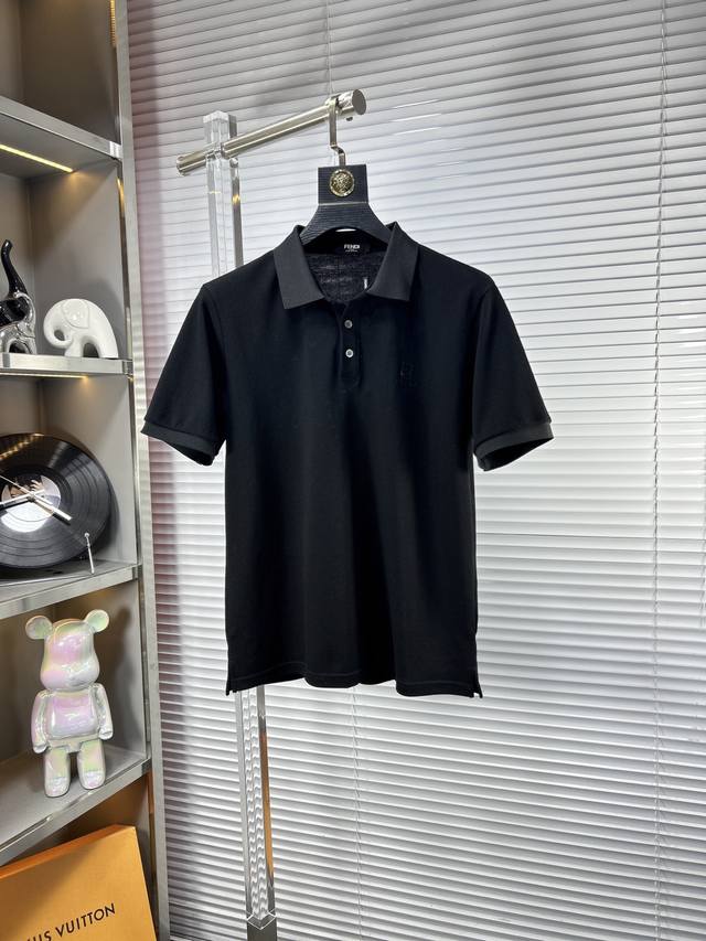 Fend*芬迪 Ss25早春新款翻领Polo衫 高品质珠地棉材质 雍容华贵的品牌风格，260克重 客供进口面料 做出来的衬衫也是版型垂顺挺括，并且还抗皱抗起球，