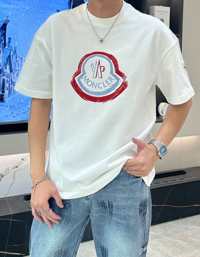 蒙‘’2025早春新品，优选特定原版开发330支双股精棉平纹面料，上身挺阔舒适度佳，外穿内搭随意搭配，男女同款 尺码M-Xxl
